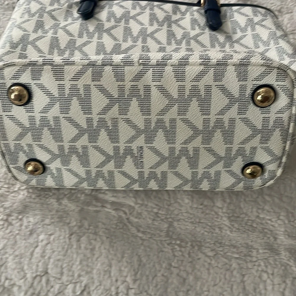 Michael Kors white and navy small tote purse - Picture 3 of 8